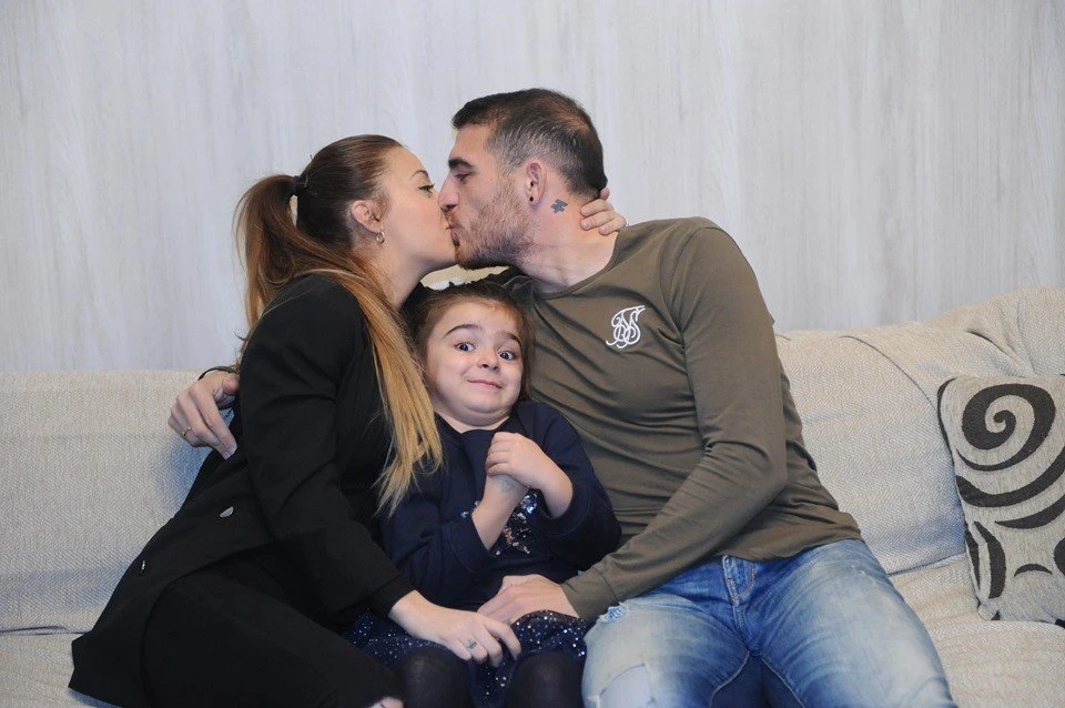andrea-vega-fran-velez-kiss2.jpg