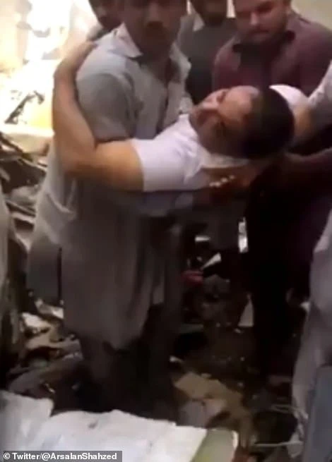 pakistan-plane-crash-2.jpg