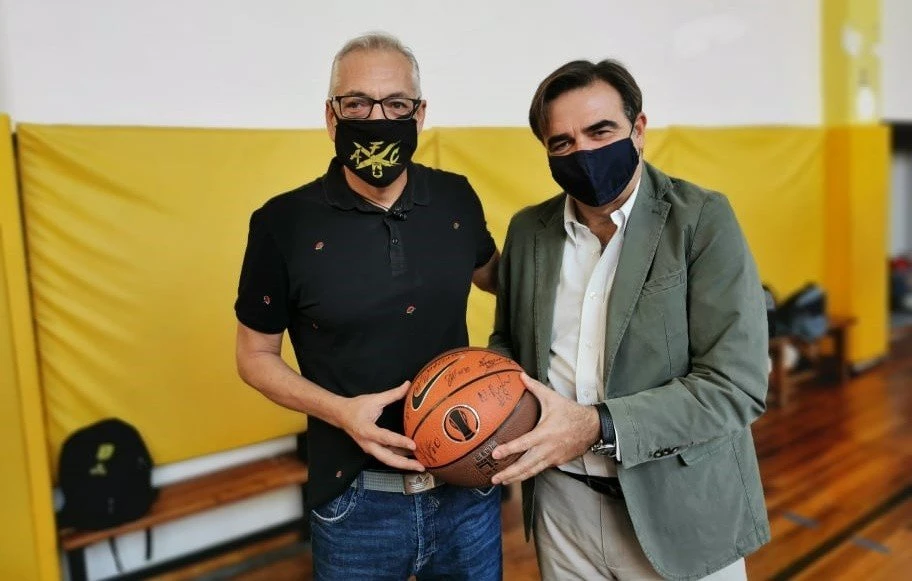 arvanitis-sxinas.jpg