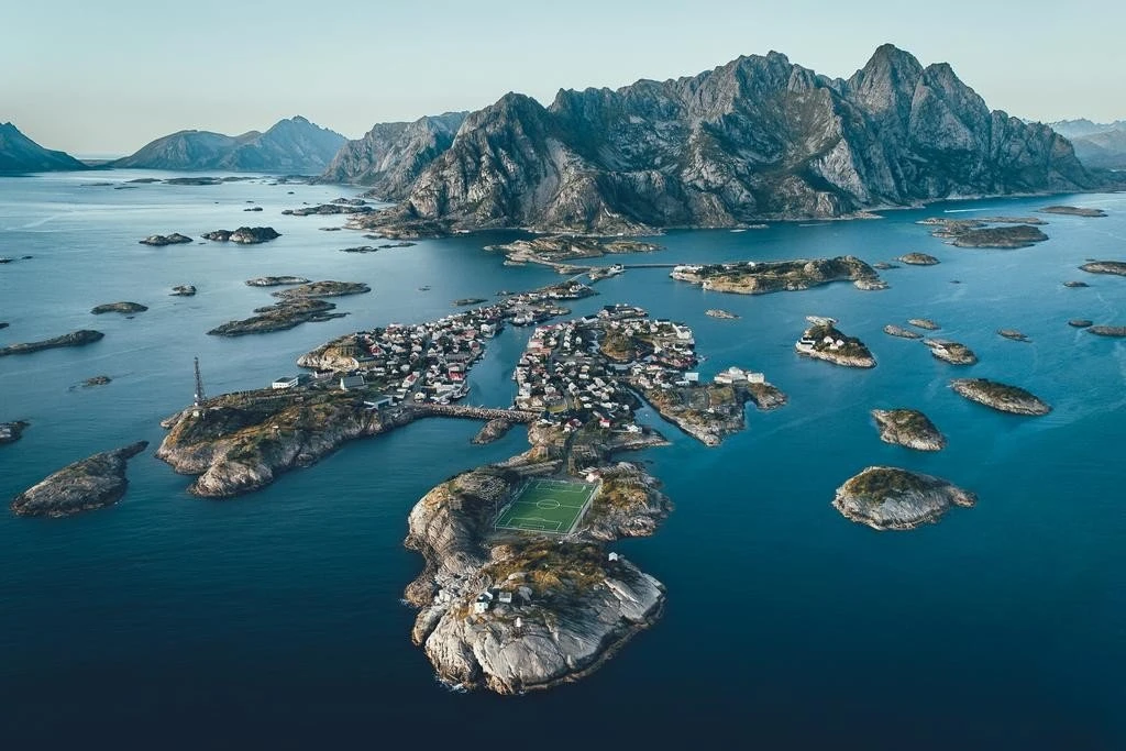 henningsvaer-stadion.jpg