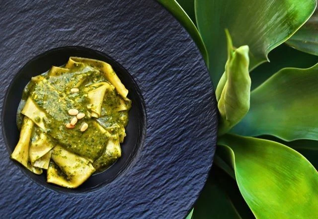 zaffron-pesto-vasilikou.JPG