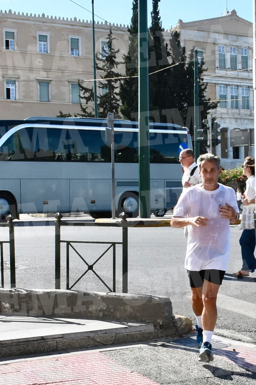 sarkozi-running-3.webp