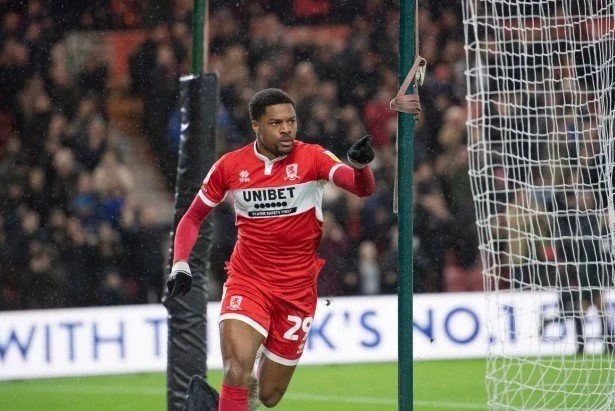 akpom-q89Dz.jpg