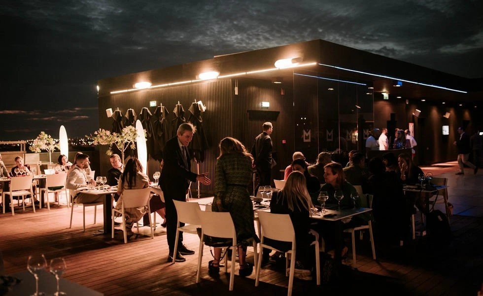 sky-bar-the-met-hotel-4.jpg