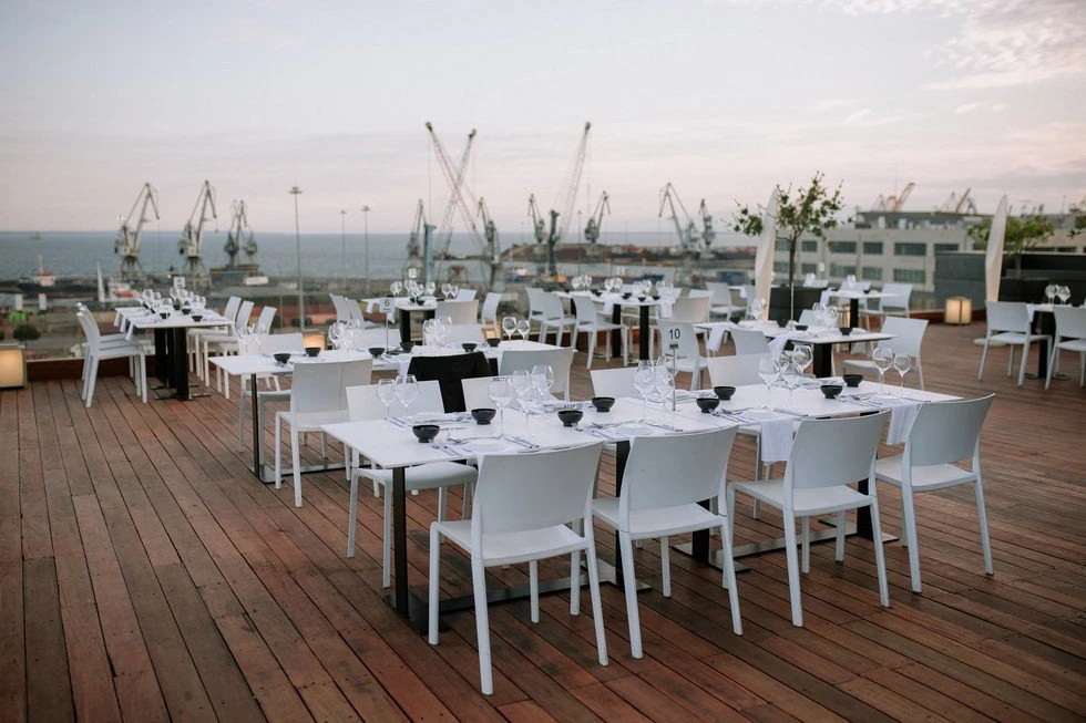 sky-bar-the-met-hotel-5.jpg
