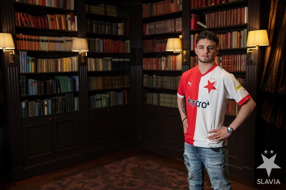 zafeiris-slavia4.jpg