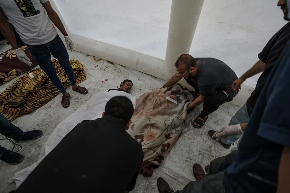 nosokomeio-gaza-giatros-skepazei-ptomatajpg.webp