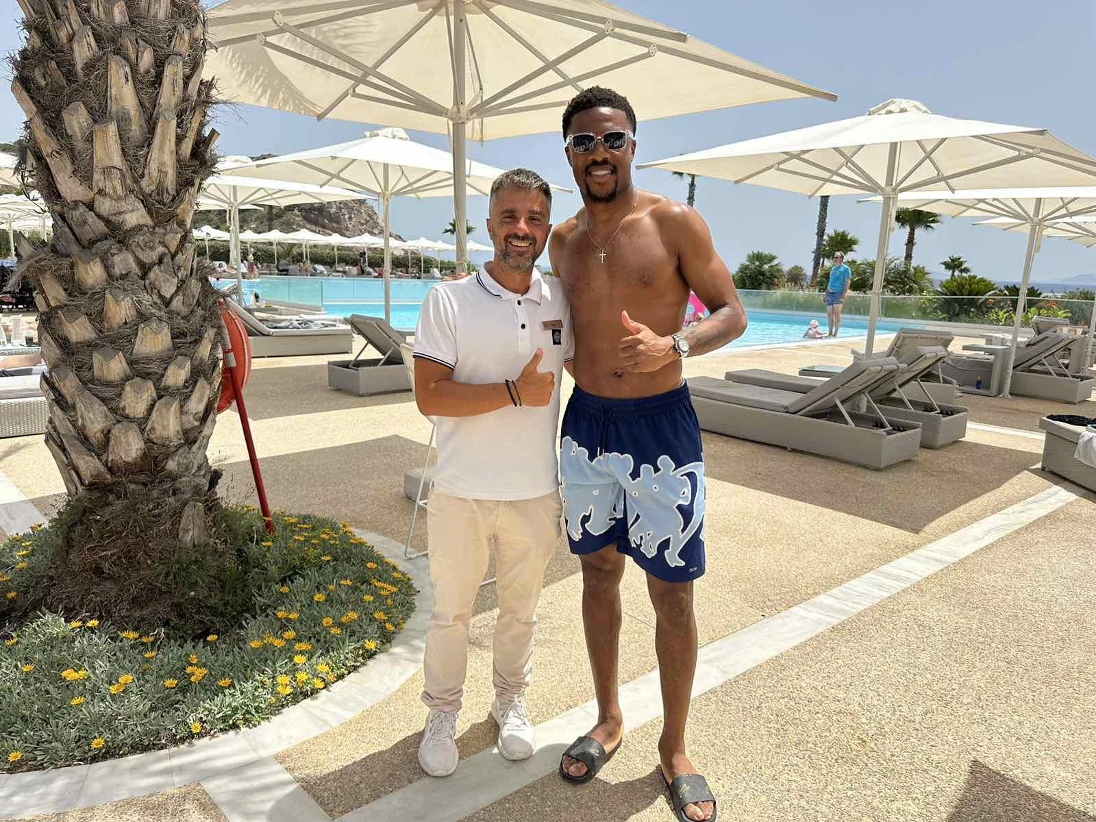 akpom.jpg