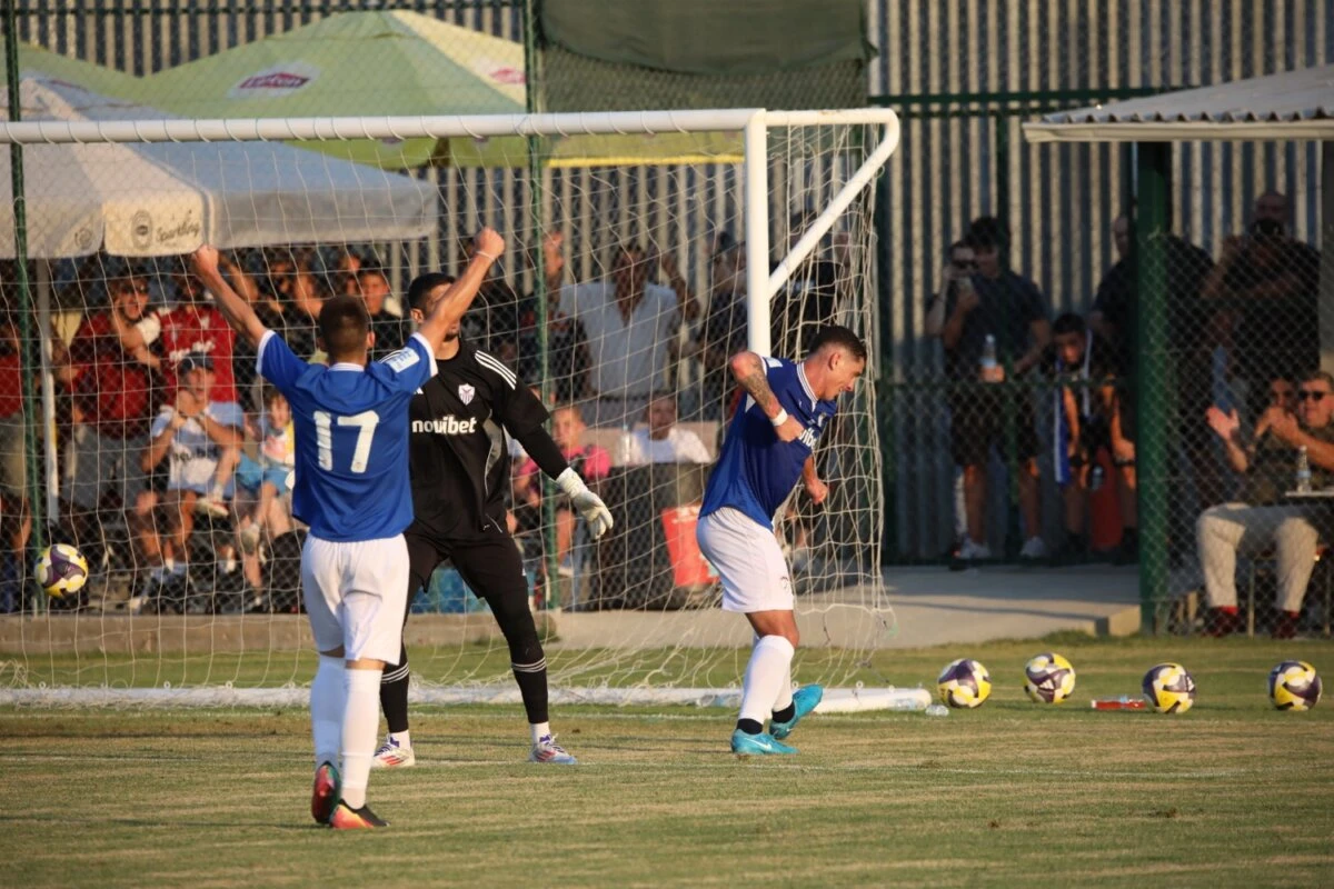 8-WS9Xi.jpg