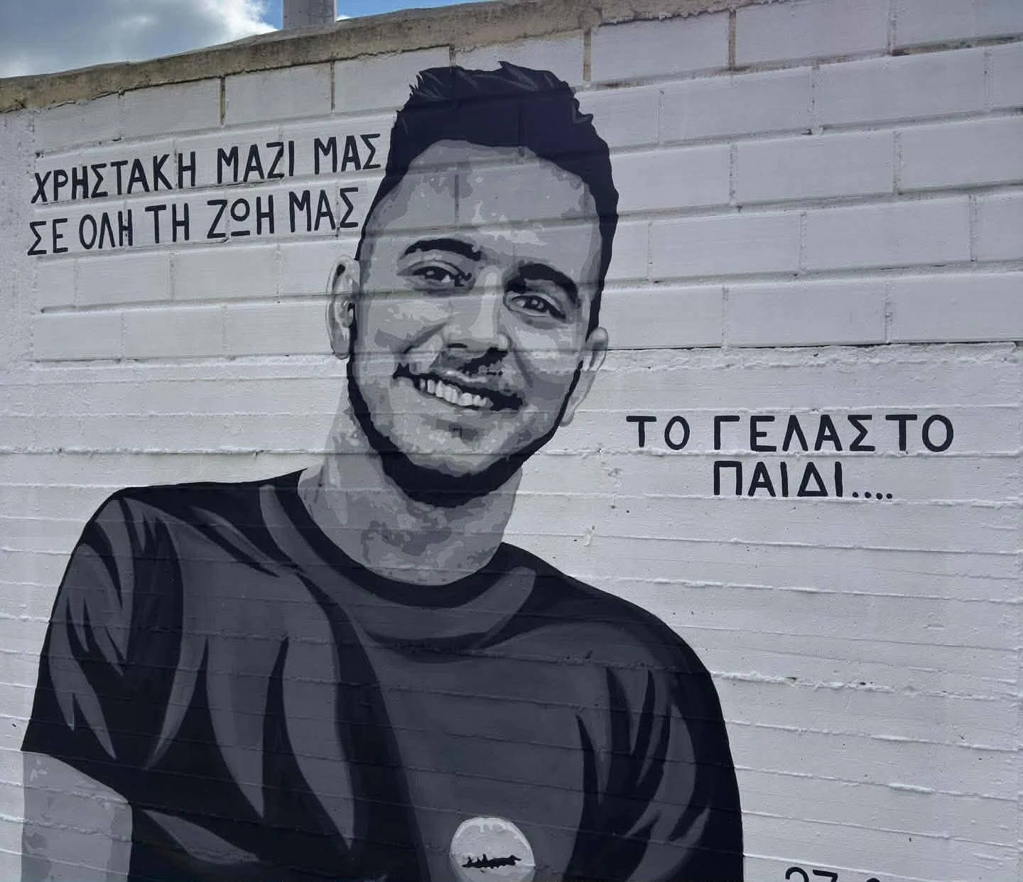 ghkrafiti-ghia-ton-adikokhameno-filathlo-toy-paok-poy-skotwthike-stin-roymania-2.jpg
