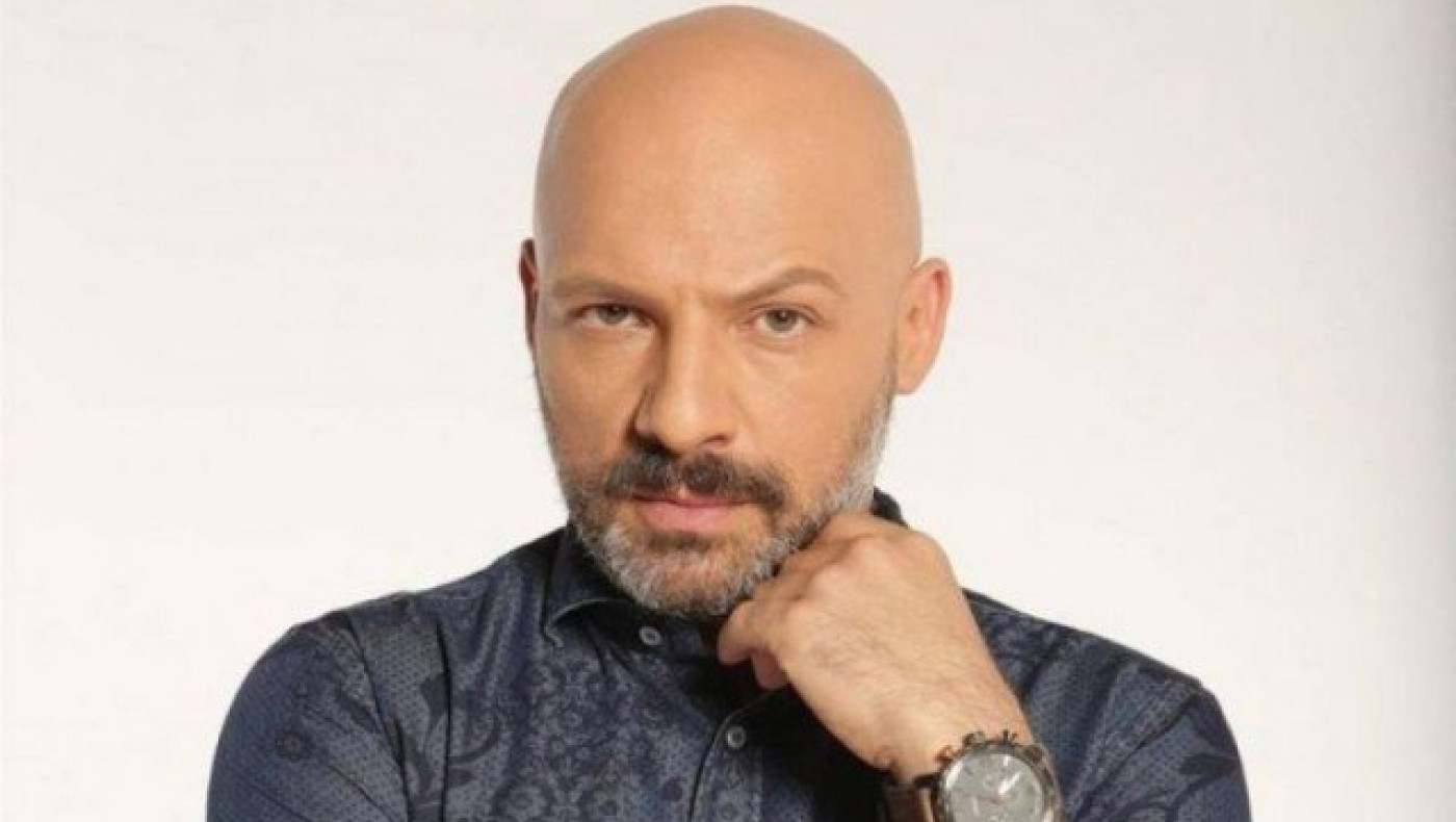 Ο Ν. Μουτσινάς με μαλλιά! Η φωτογραφία της Μ. Σολωμού από το 1999-pic