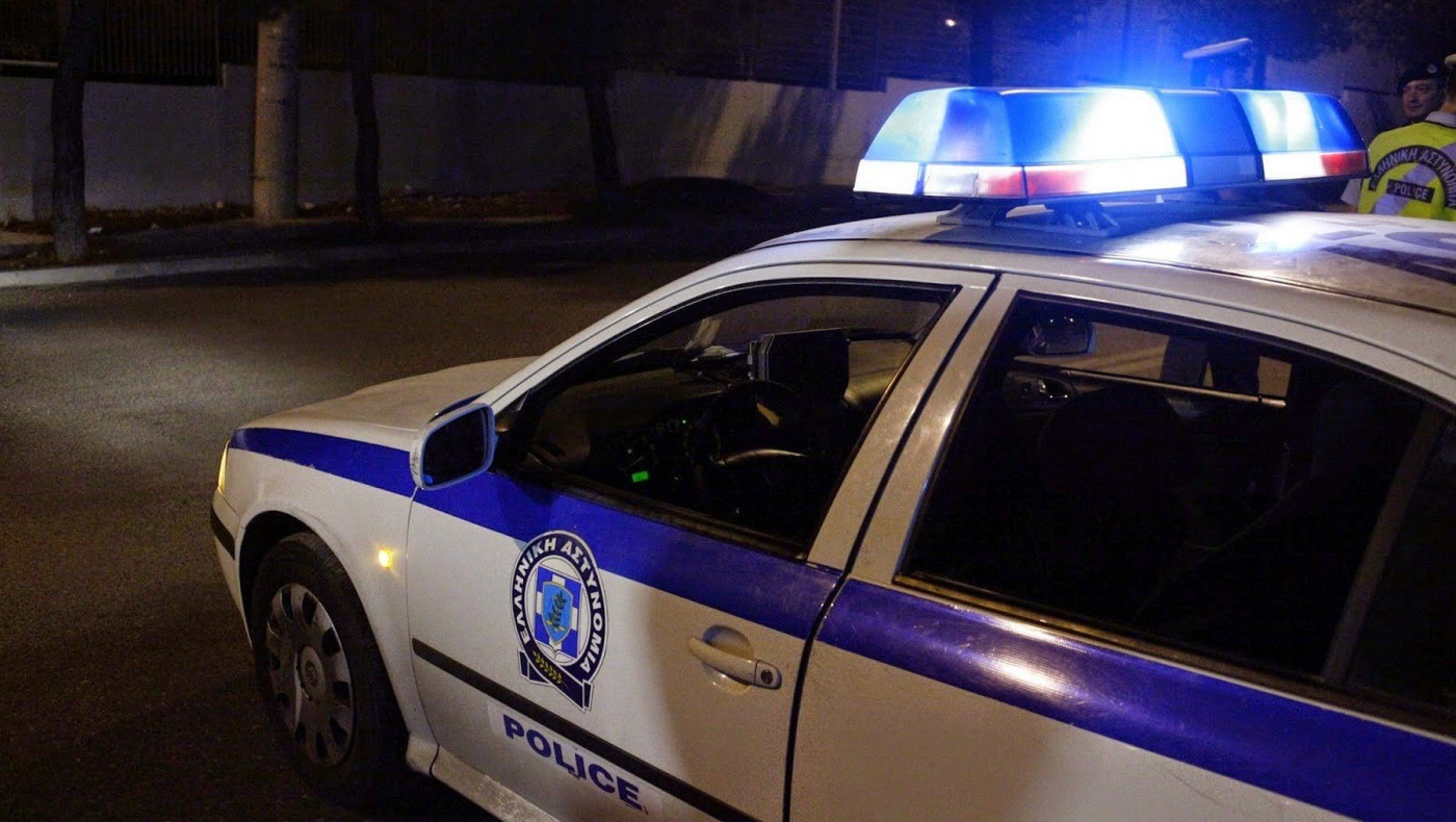 Εισέβαλαν με αυτοκίνητο σε μαγαζί