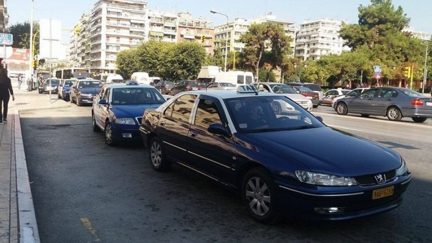 Πορεία οδηγών ταξί στο κέντρο της Θεσσαλονίκης