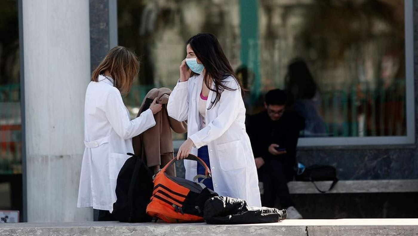 Κορωνοϊός: Ευχάριστα νέα για τη γιατρό που είχε διασωληνωθεί