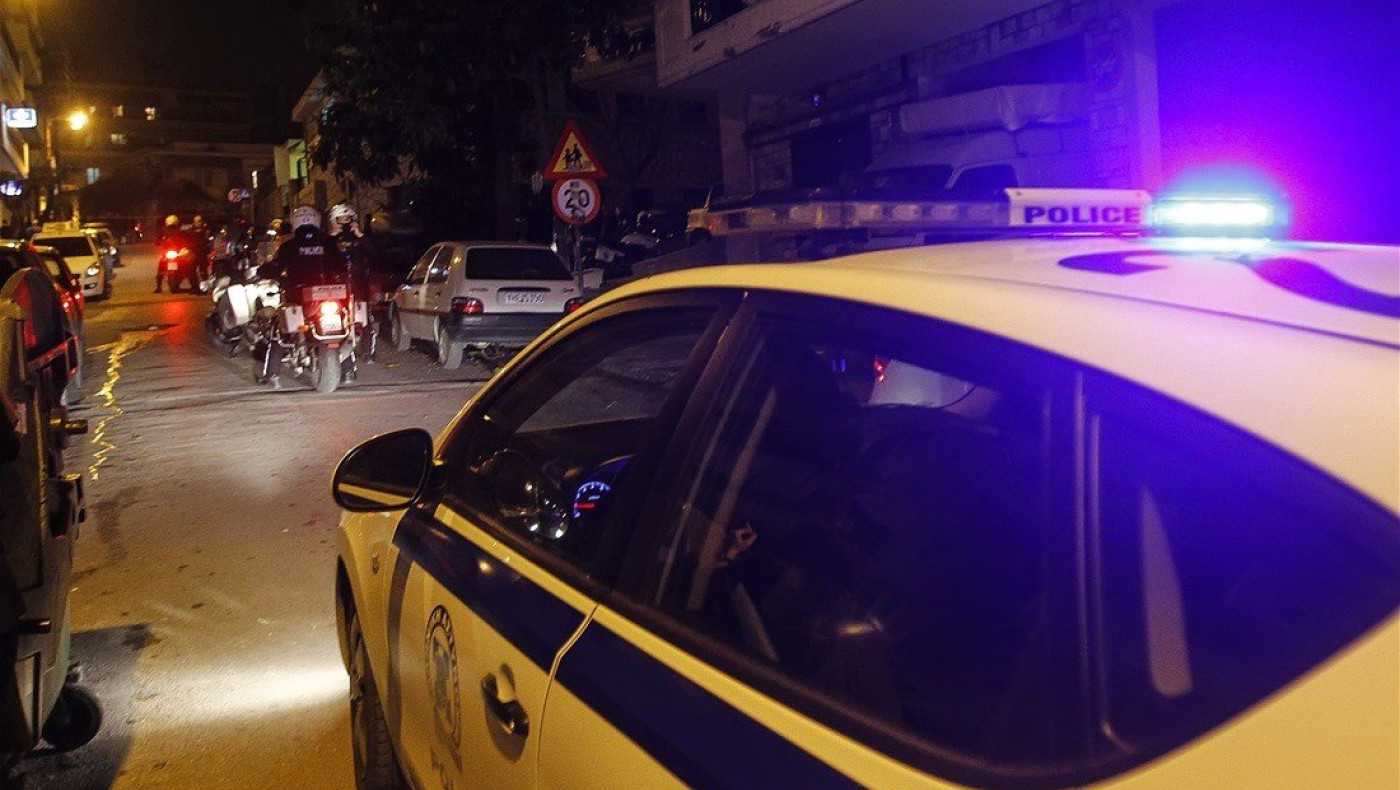 Άγριες συμπλοκές σε Βάρκιζα, Αργυρούπολη - Αστυνομικοί δέχθηκαν επίθεση
