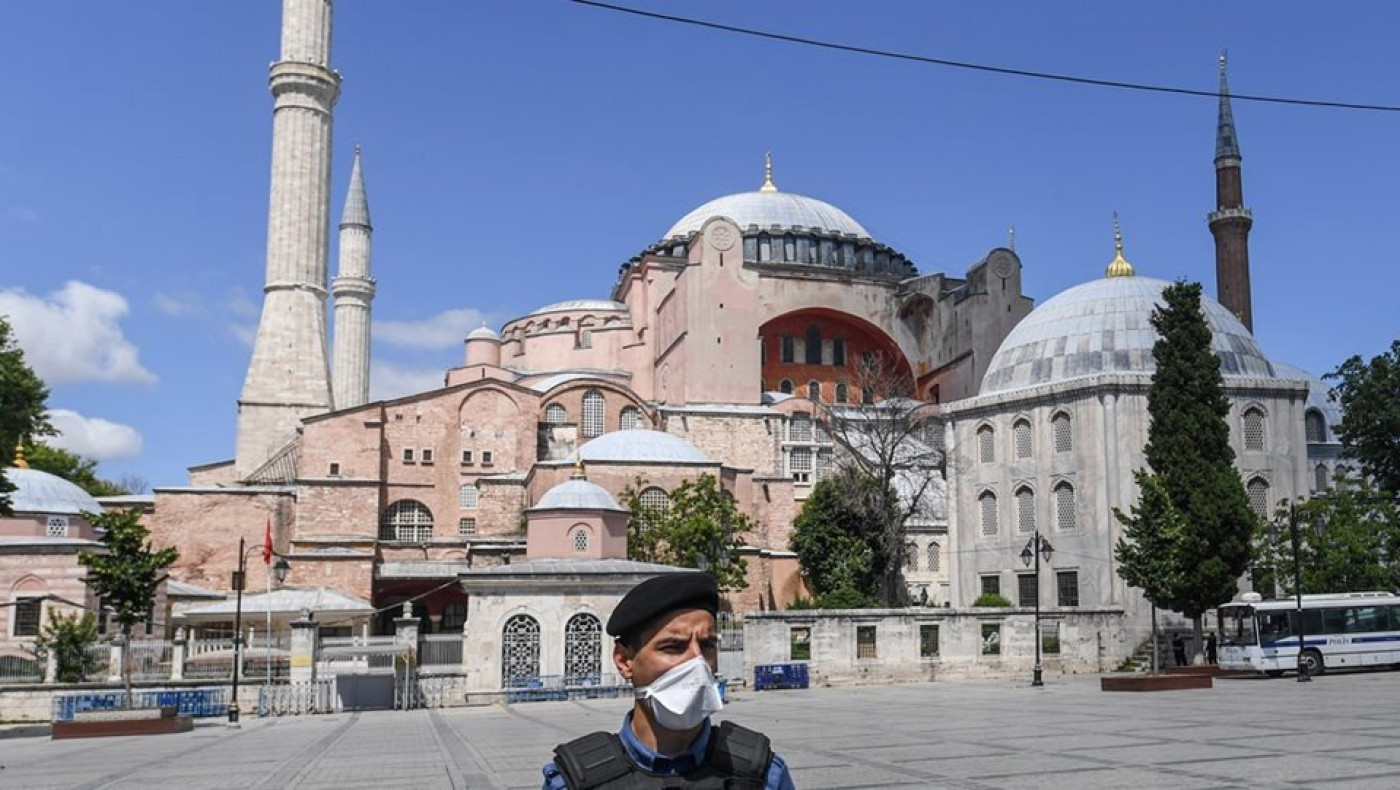 Αγιά Σοφιά: Έκλεισε για τους επισκέπτες, άρχισαν οι ετοιμασίες μετατροπής της σε τζαμί!