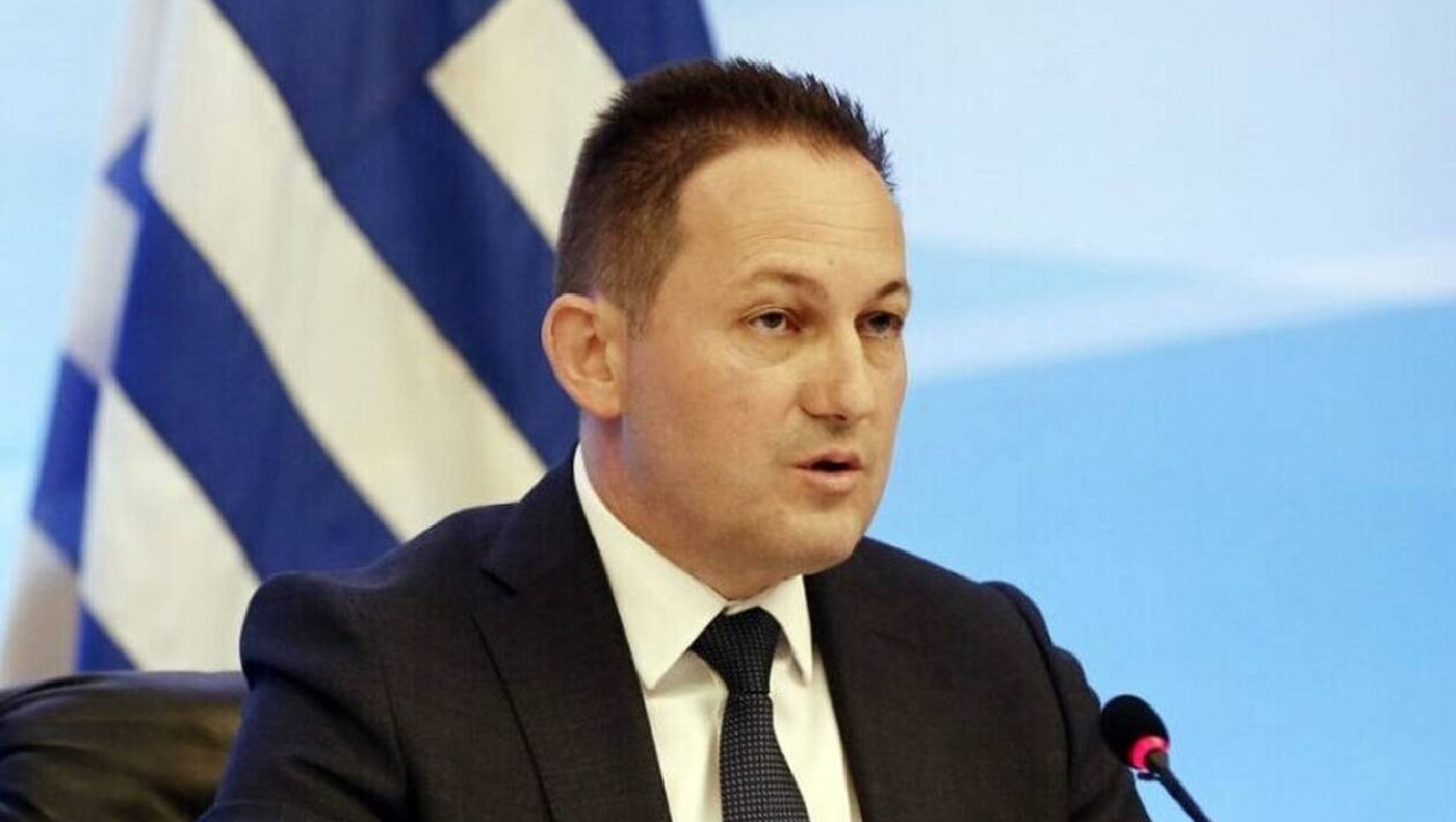 Εξετάζεται η υποχρεωτική χρήση μάσκας και σε άλλους κλειστούς χώρους!