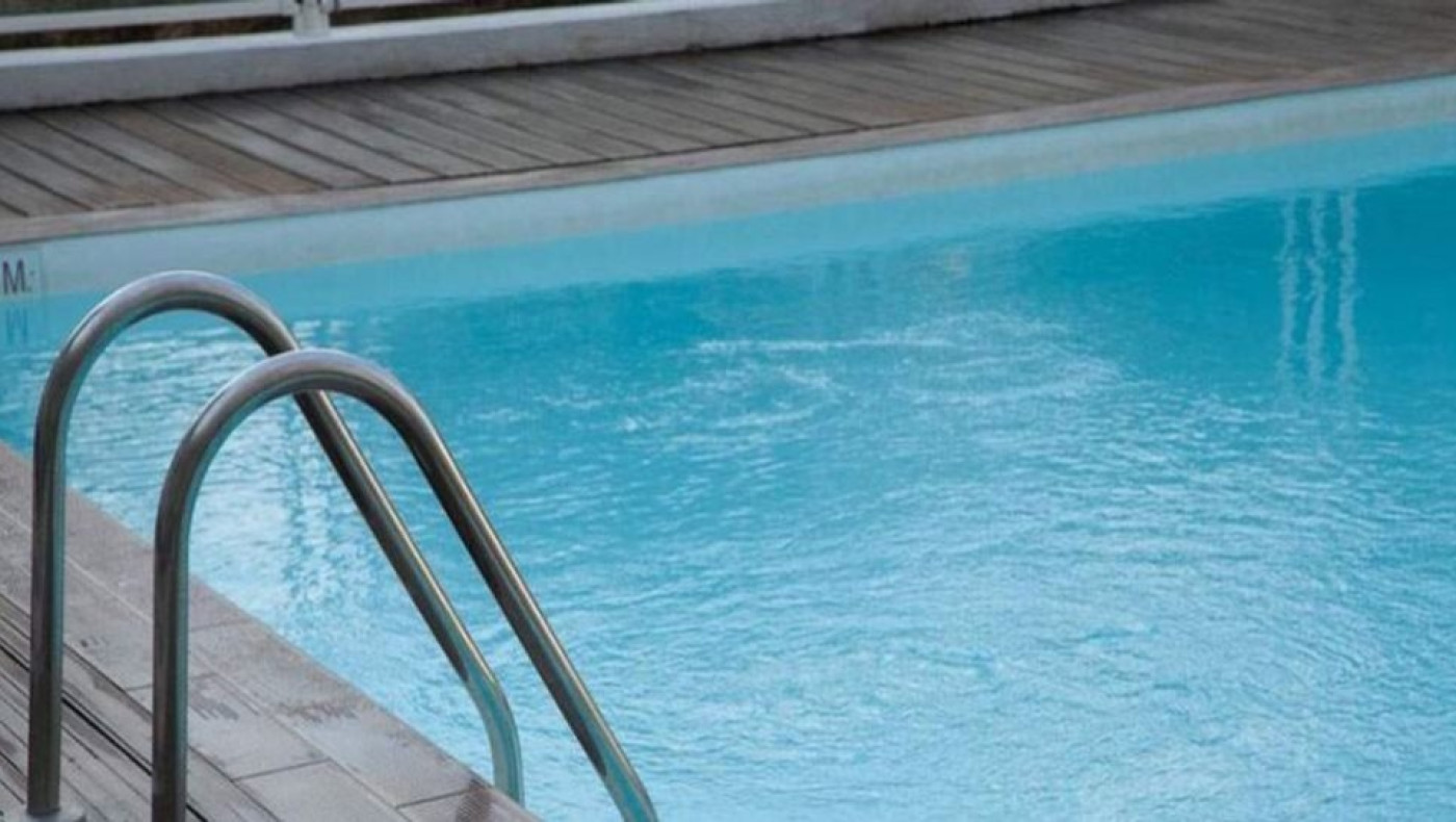 Θεσσαλονίκη: Αυνανιζόταν σε πισίνα ξενοδοχείου μπροστά σε παιδιά