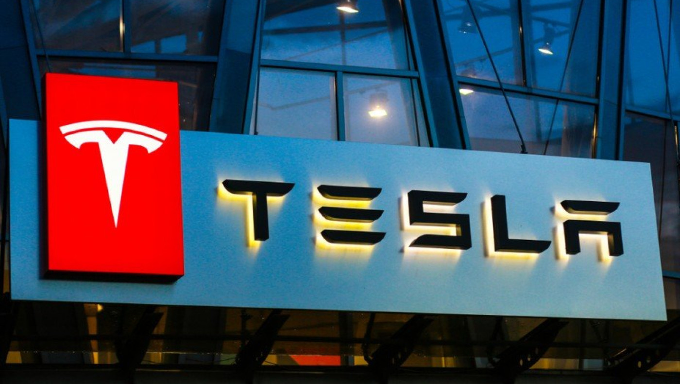 Η Tesla στην Ελλάδα με pop-up κατάστημα στην Αθήνα, πόσο κοστίζει το πιο φθηνό μοντέλο της