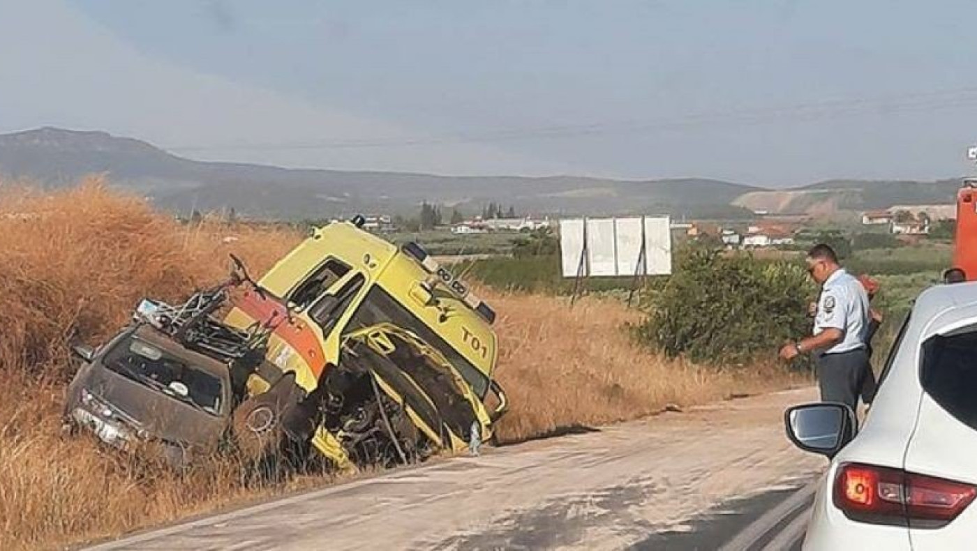 Χαλκιδική: Ασθενοφόρο συγκρούστηκε με ΙΧ, τρεις τραυματίες