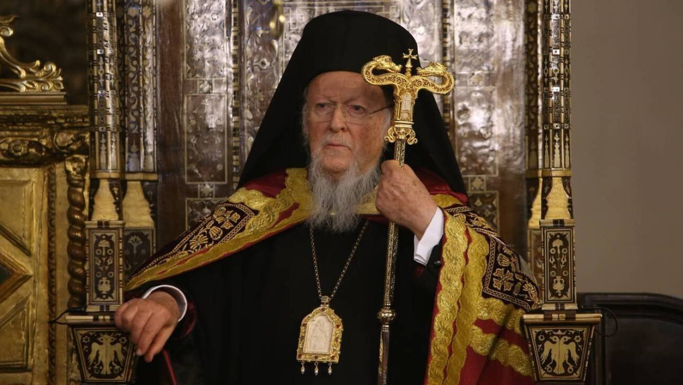 Πατριαρχείο: Στράβωσαν δύο μαχαίρια στην κοπή της βασιλόπιτας
