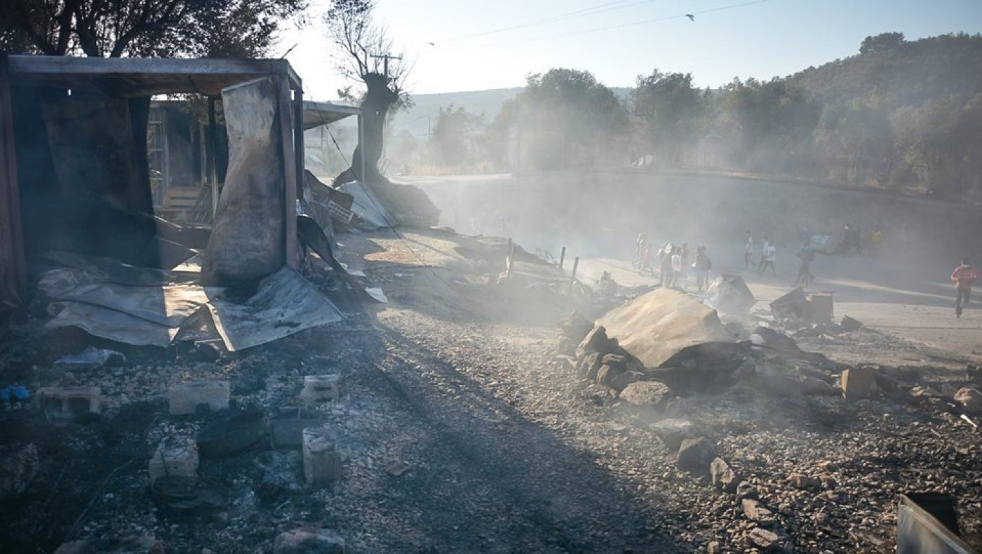 ΒΙΝΤΕΟ: Μετανάστες πανηγυρίζουν για τη φωτιά στη Μόρια!