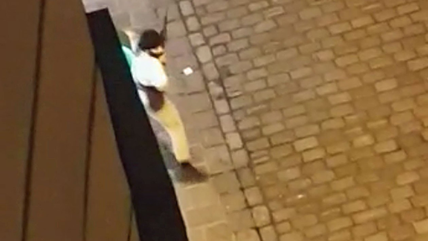 Τρομοκρατική ενέργεια η επίθεση στη Βιέννη, ζωσμένος με εκρηκτικά ο δράστης (vids)