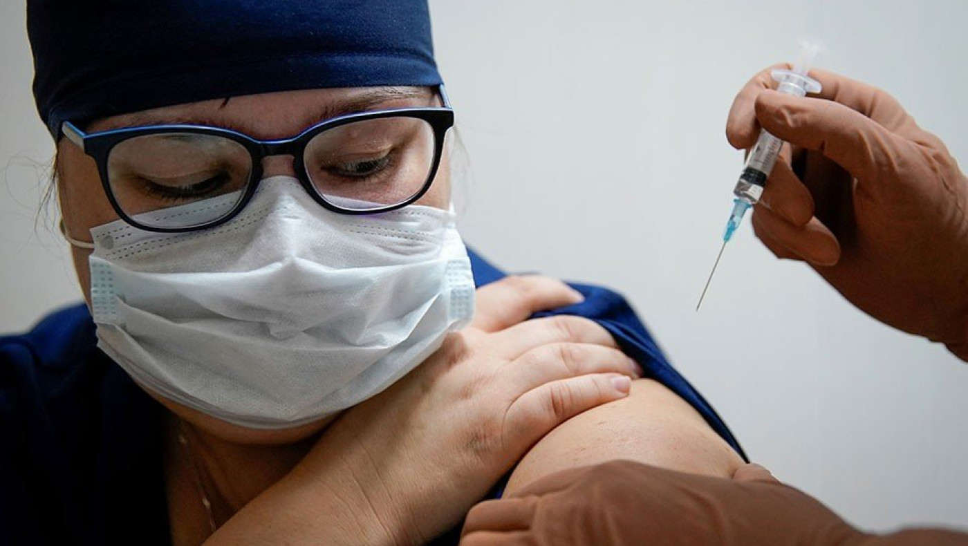 Εμβόλιο Pfizer: «Σαν hangover» λένε οι εθελοντές για τις παρενέργειες