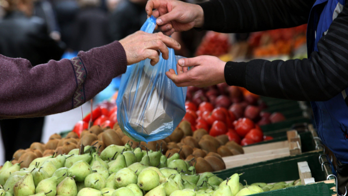 Πρόστιμα 18.000 ευρώ σε λαΐκές αγορές για τη μη τήρηση αποστάσεων