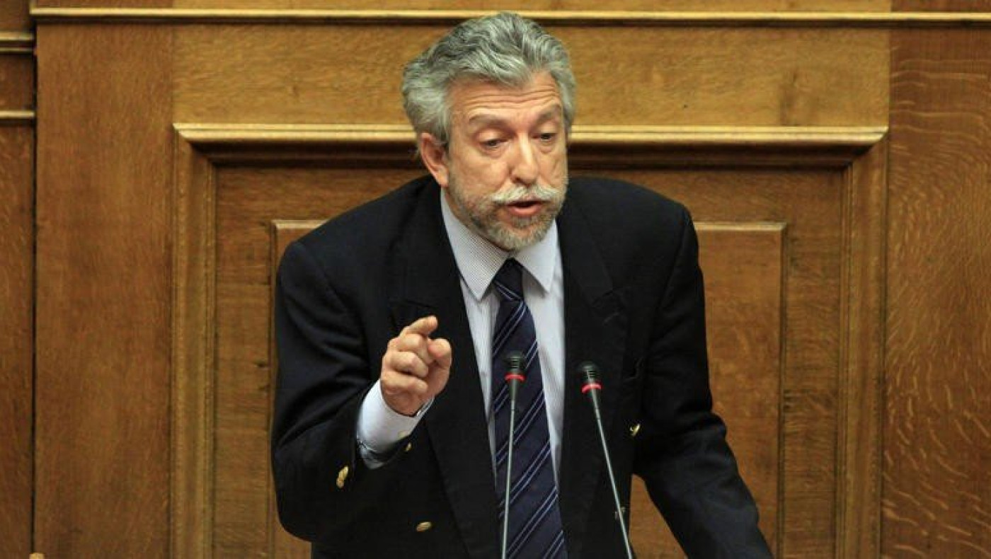 Ας τα κλείσει μονίμως  τα γήπεδα ο υπουργός
