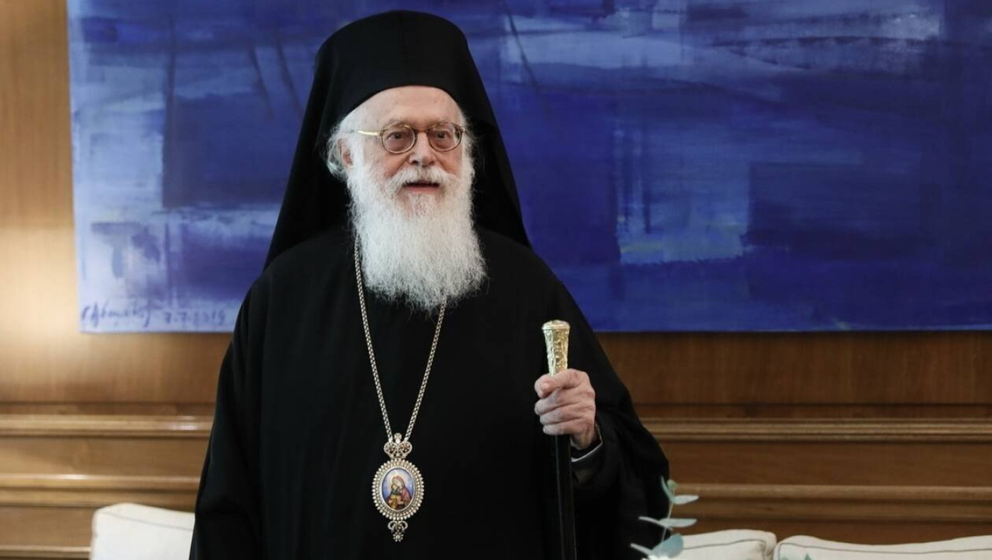 Δύσκολες ώρες για τον Αρχιεπίσκοπο Αναστάσιο: Εσπευσμένα στο χειρουργείο