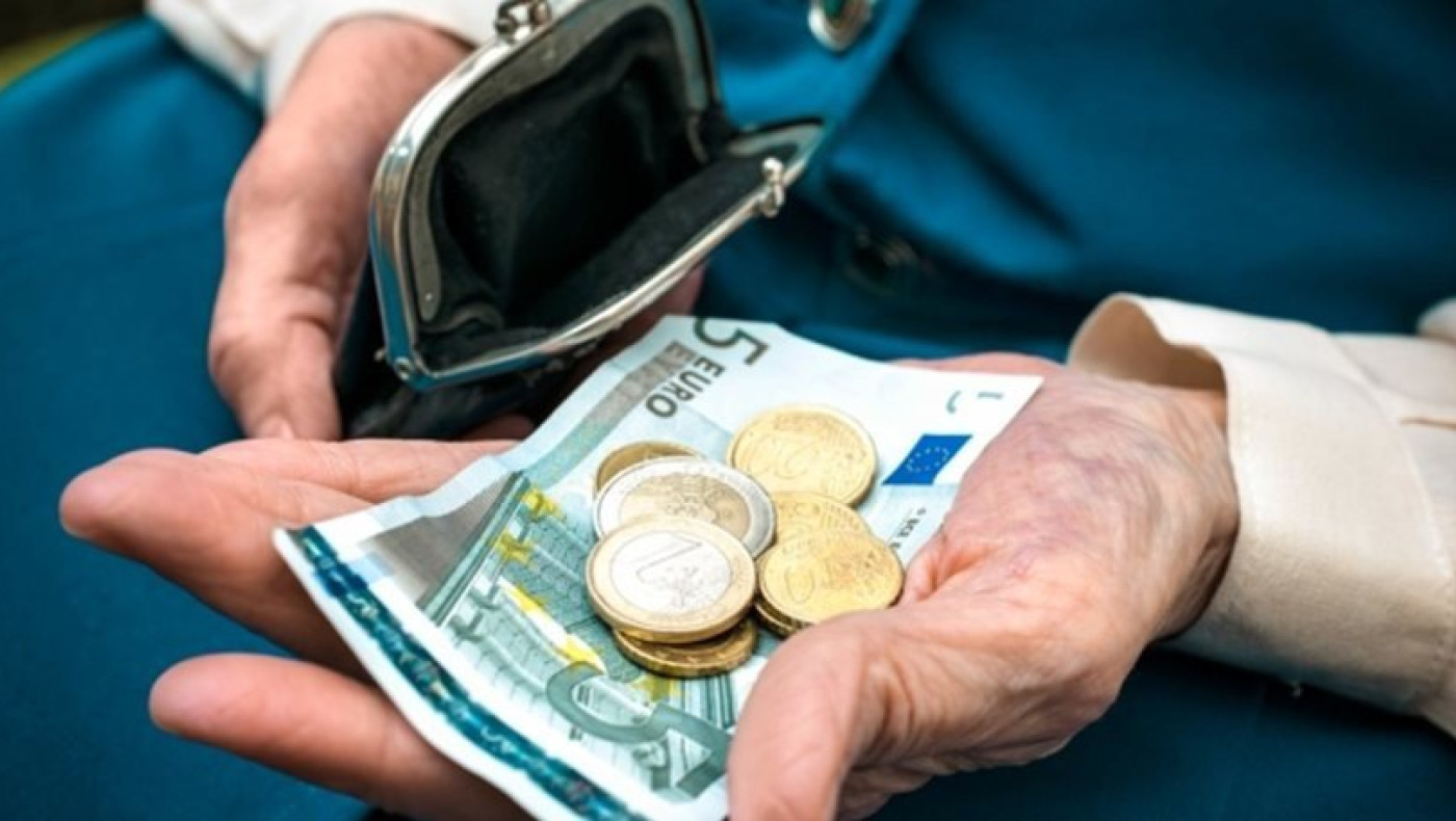 Financial Times: «Στην Ελλάδα δεν είχαν λεφτά για μισθούς & συντάξεις την Τρίτη»