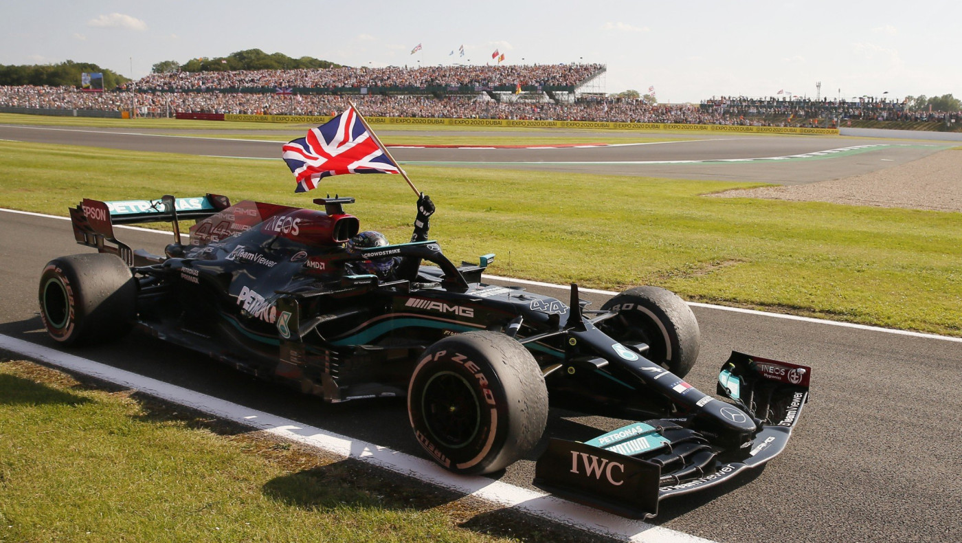 Formula 1: Μεγάλη… εντός έδρας νίκη του Χάμιλτον παρά την ποινή του!