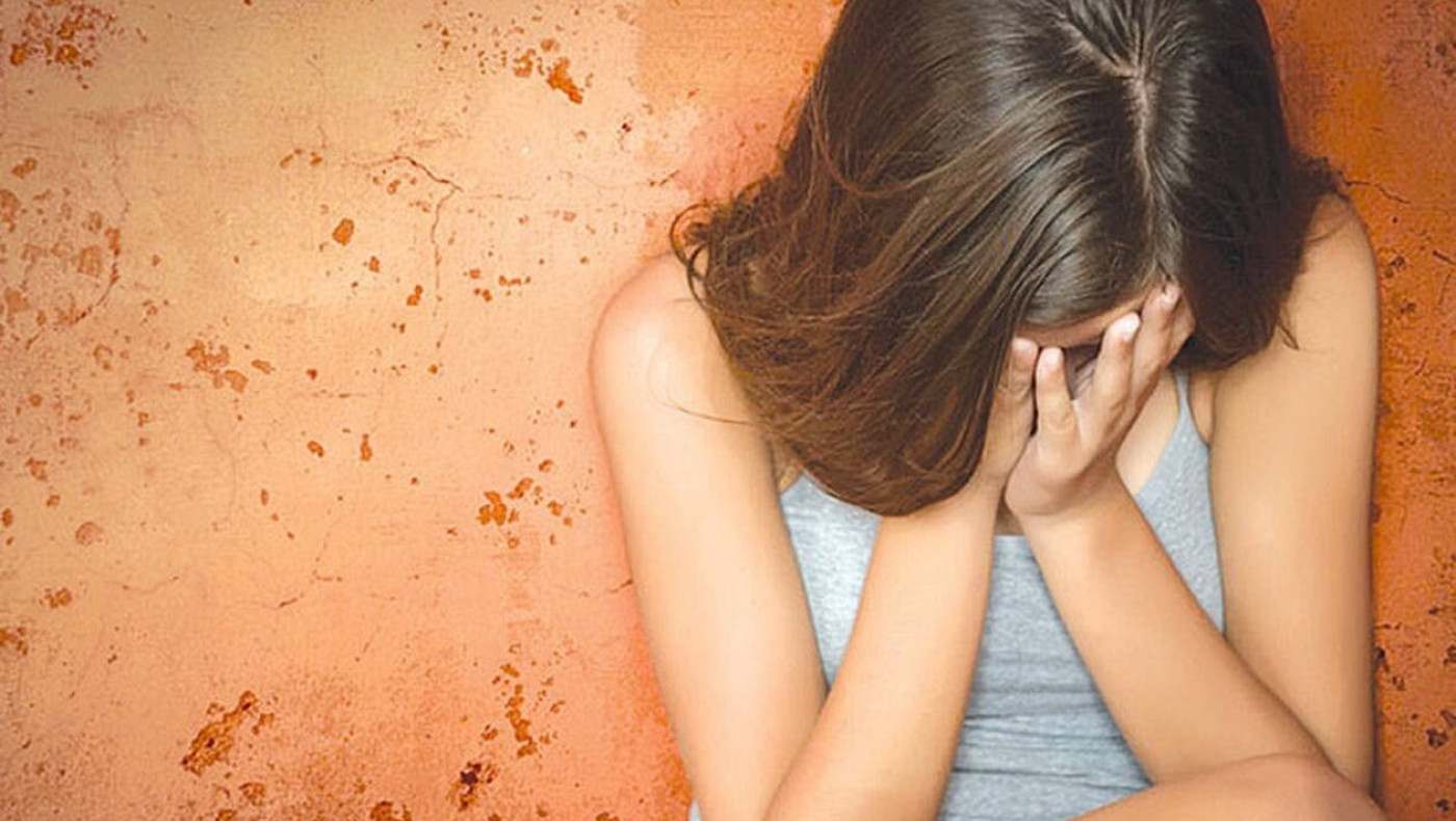 Εφιάλτης για 15χρονη στη Θεσσαλονίκη:  Καταγγέλλει πως την κακοποιούσε σεξουαλικά η μητέρα της