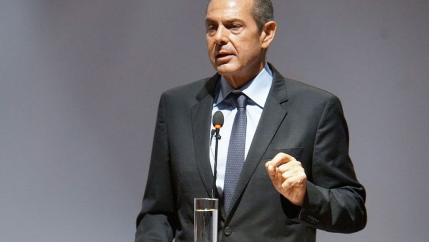 Πάνος Καμμένος: Εμφανίστηκε με καπέλο της ΕΣΣΔ στην Ύδρα