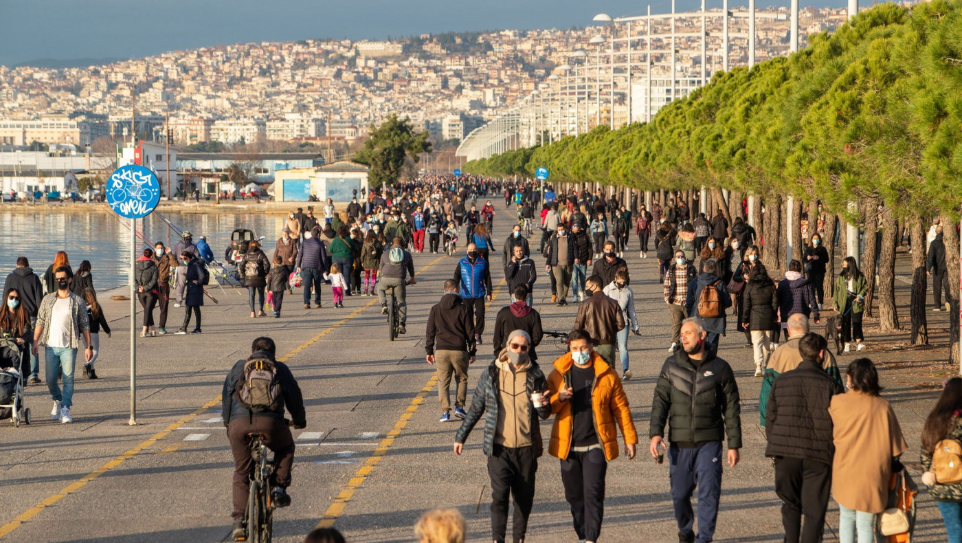 Κορωνοϊός: Αγωνία για τη Βόρεια Ελλάδα – Ανησυχία για τις παρελάσεις