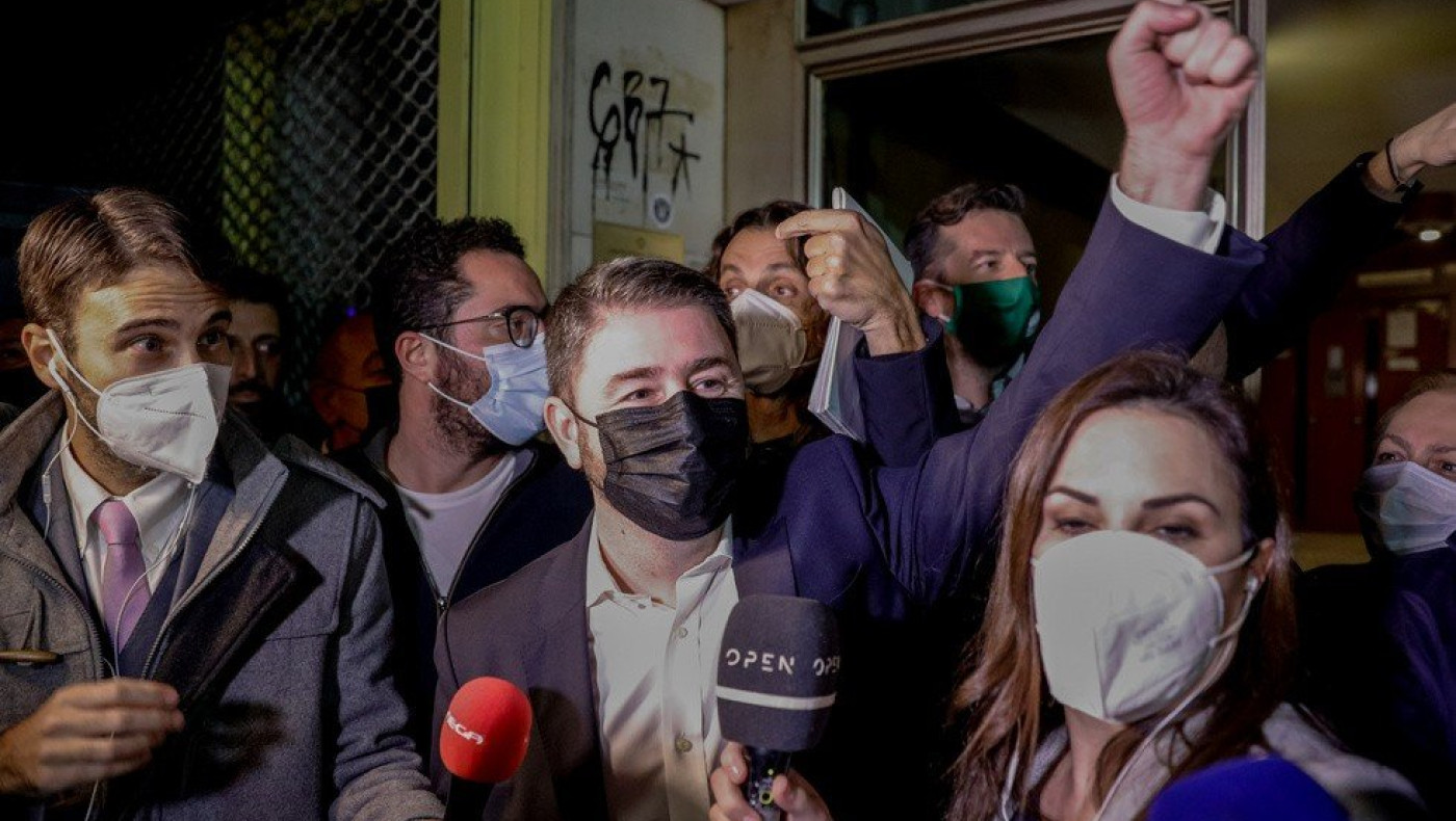 Βγήκαν τα «μαχαίρια» στο ΚΙΝΑΛ, ευθείες βολές Ανδρουλάκη σε Παπανδρέου