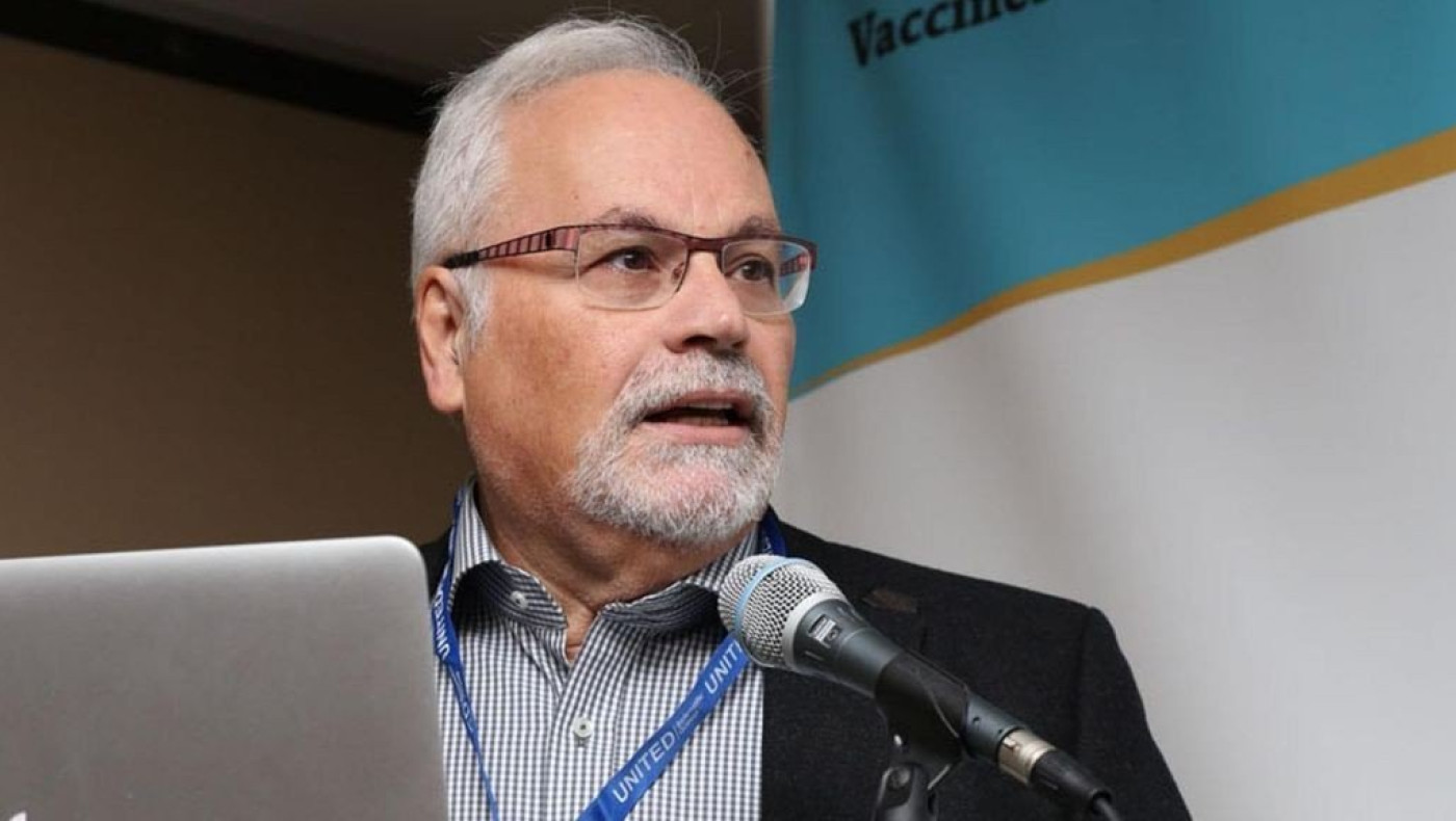 Ερευνητής Παυλάκης: «Κλείστε σχολεία και διασκέδαση, δεν αρκούν τα εμβόλια»