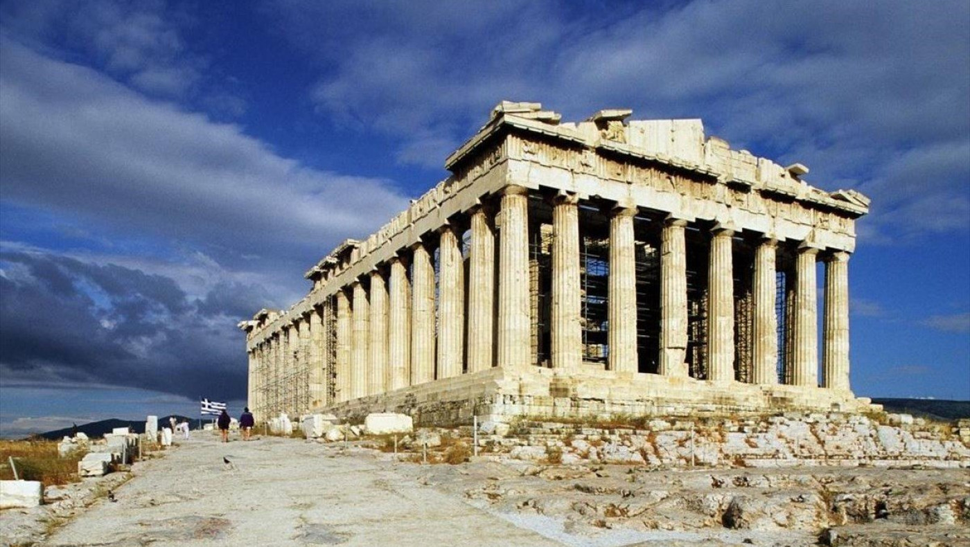 Σάλος με την ταινία «Ξεπαρθενών» και το γκέι ζευγάρι που κάνει σεξ στην Ακρόπολη!