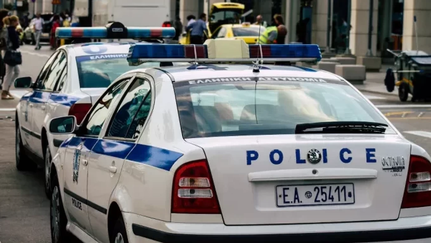 Χρυσή λεία: Δύο οικιακές βοηθοί κατηγορούνται ότι έκλεψαν 50 λίρες από ηλικιωμένο