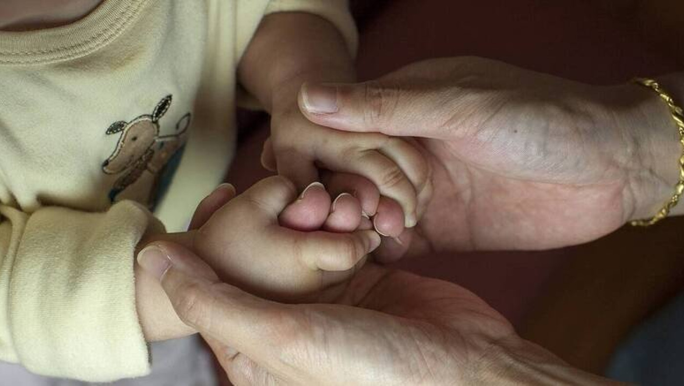 Σύνταξη πριν τα 62 για τις μητέρες ανήλικων παιδιών - Ποιες είναι οι προϋποθέσεις
