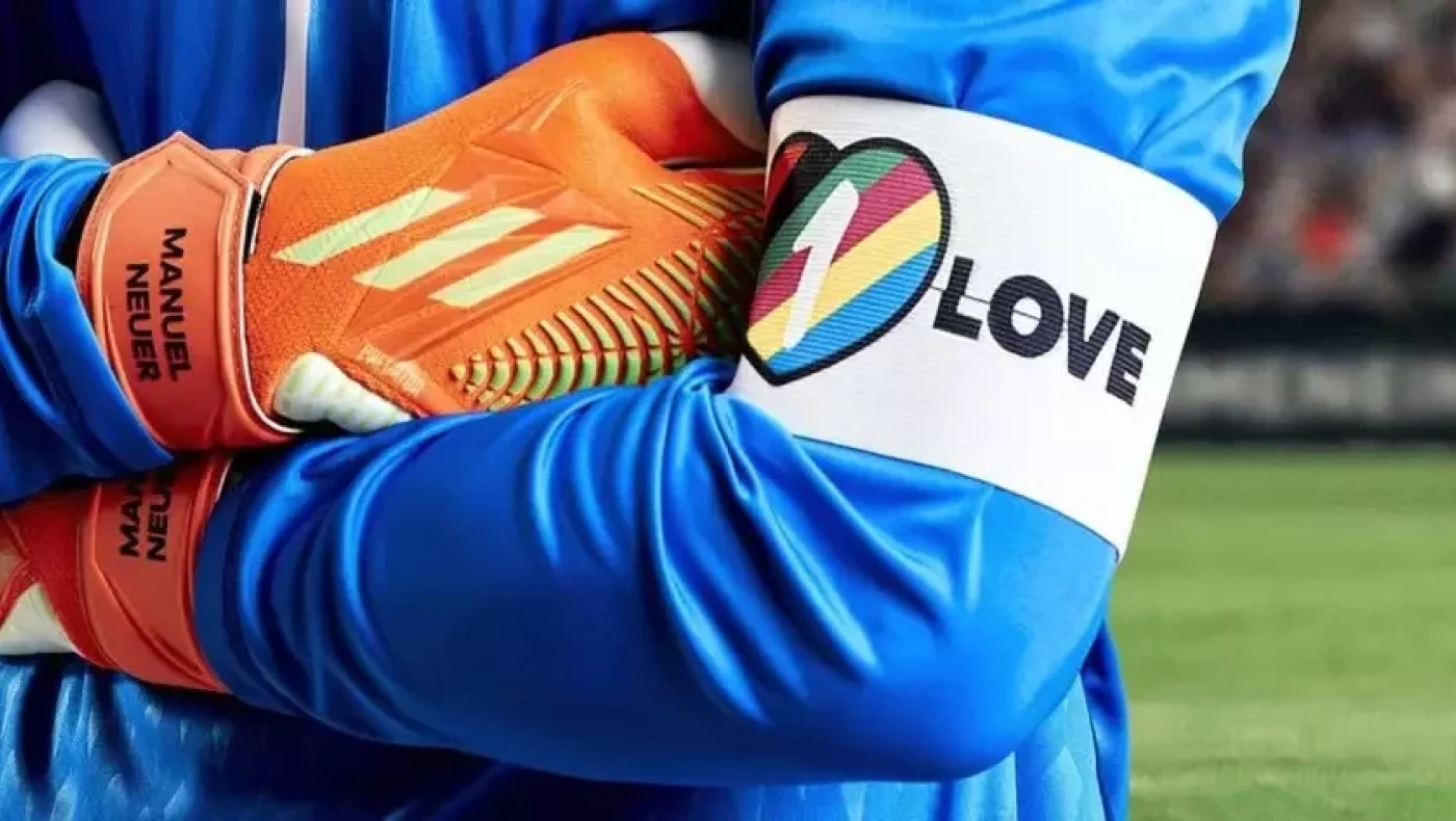 Ξεπουλάνε τα περιβραχιόνια με το μήνυμα «One Love» μετά την απαγόρευση της FIFA