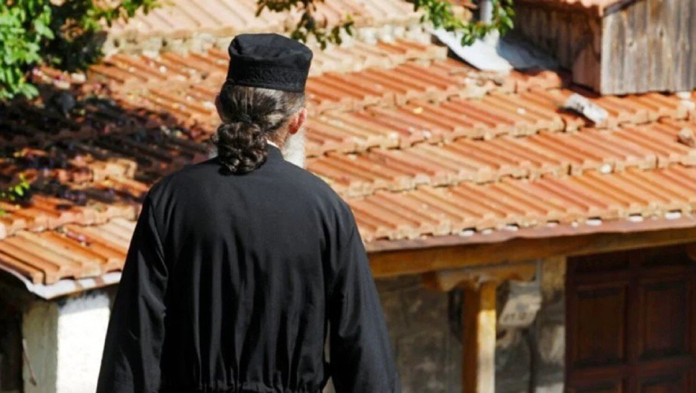 Τρίκαλα: Ιερέας κατηγορείται για «μαϊμού» έρανο