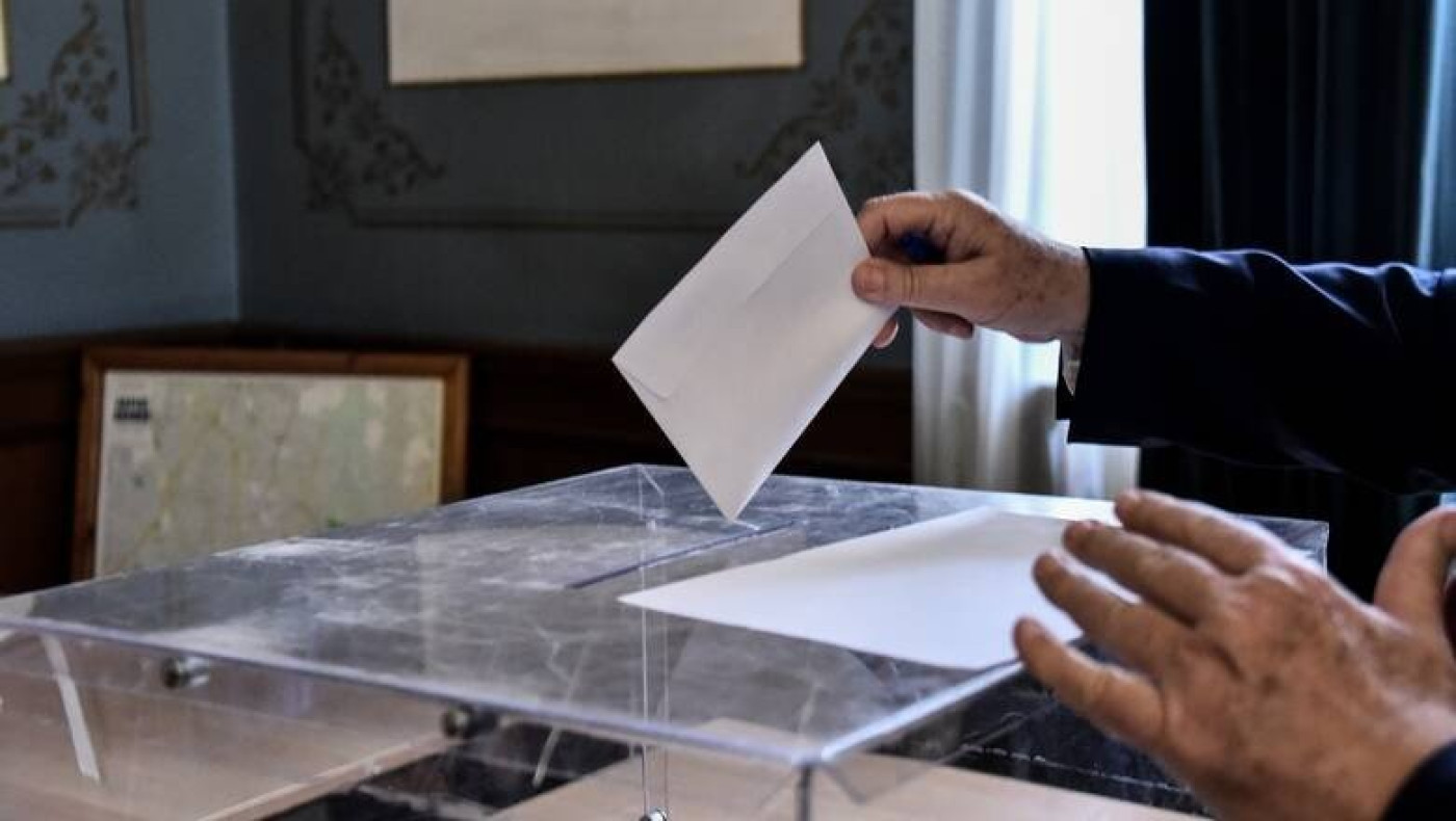 Δημοσκόπηση Real Polls: Πέφτουν ΝΔ-ΠΑΣΟΚ, έκπληξη στην 3η και 4η θέση