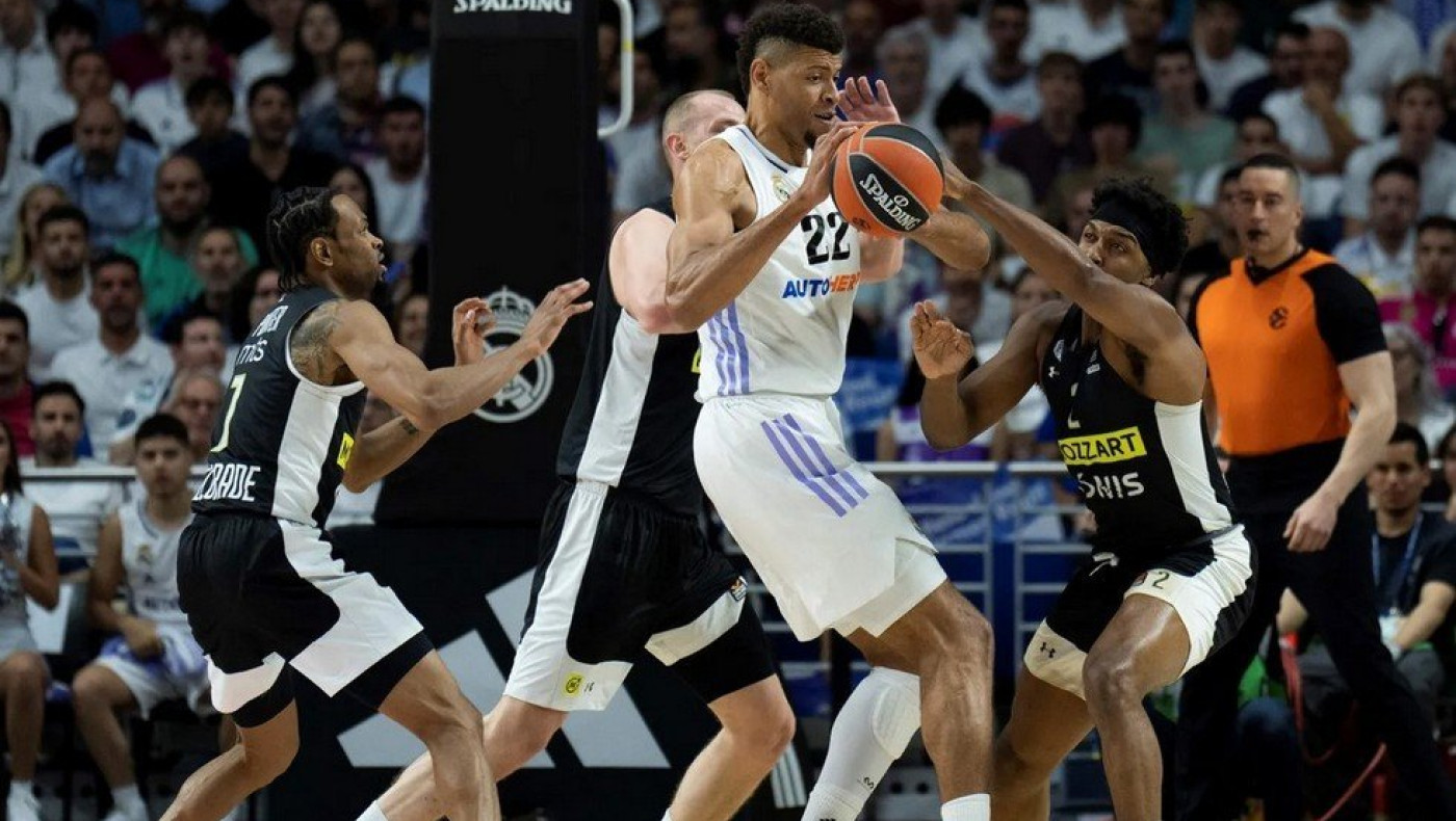 Βινίσιους, Αντσελότι και Ντόντσιτς πανηγύρισαν τη νίκη της μπασκετικής Ρεάλ