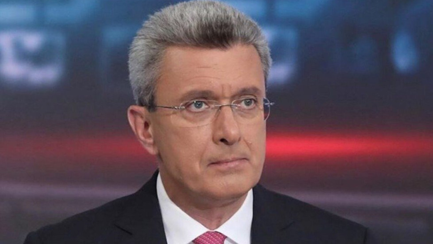 Χατζηνικολάου: Επέστρεψε στο δελτίο του ΑΝΤ1 με μαύρο κοστούμι