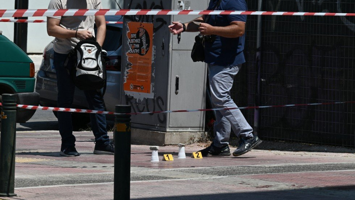 Βίντεο-ντοκουμέντο: Η στιγμή που ο αστυνομικός πυροβόλησε τον ληστή στον Κολωνό