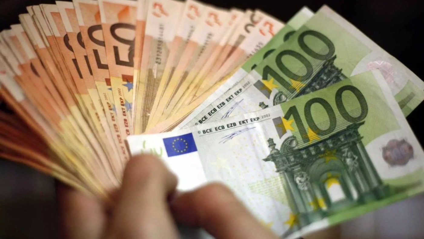 Οι κάρτες καταργούν τα μετρητά-Ποια χαρτονομίσματα παύουν να κυκλοφορούν