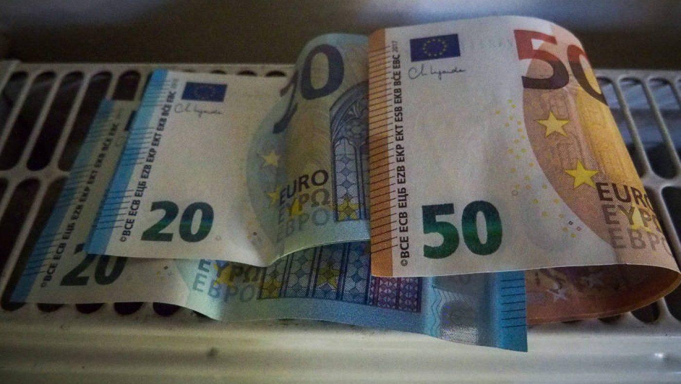 Επίδομα 300€: Ποιοι το δικαιούνται
