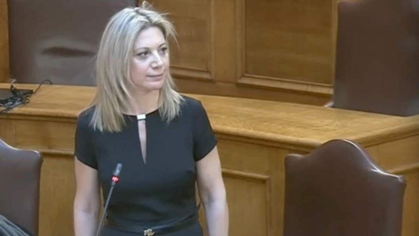 Καρυστιανού: Κατέθεσε 1,3 εκατ. υπογραφές για την κατάργηση της ασυλίας πολιτικών